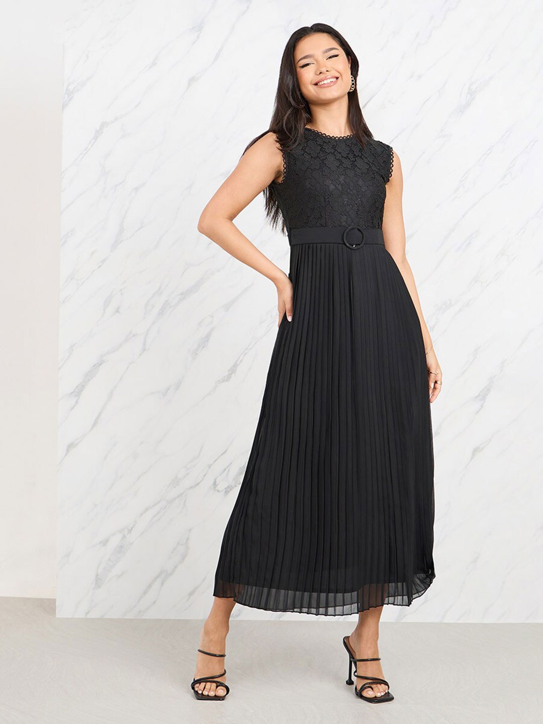 

Styli Pleated Maxi Dress with Lace Top Pleated Maxi Dress and Belt, Black