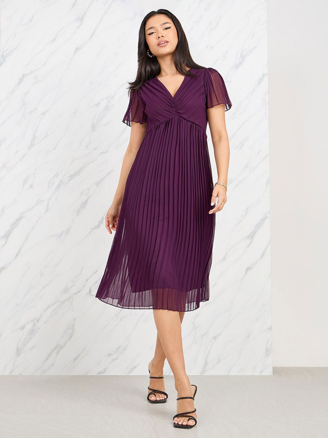 

Styli Pleated V-Neck Midi Length Dress, Purple