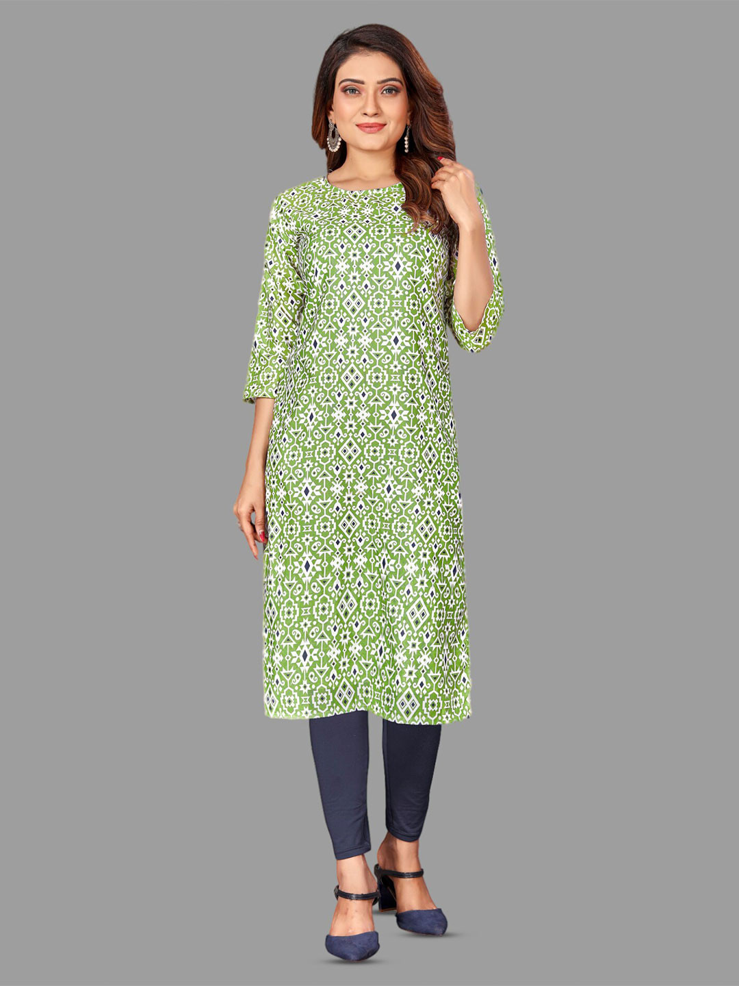 

Kiwie Kalamkari Printed Three-Quarter Sleeves Straight Kurta, Green