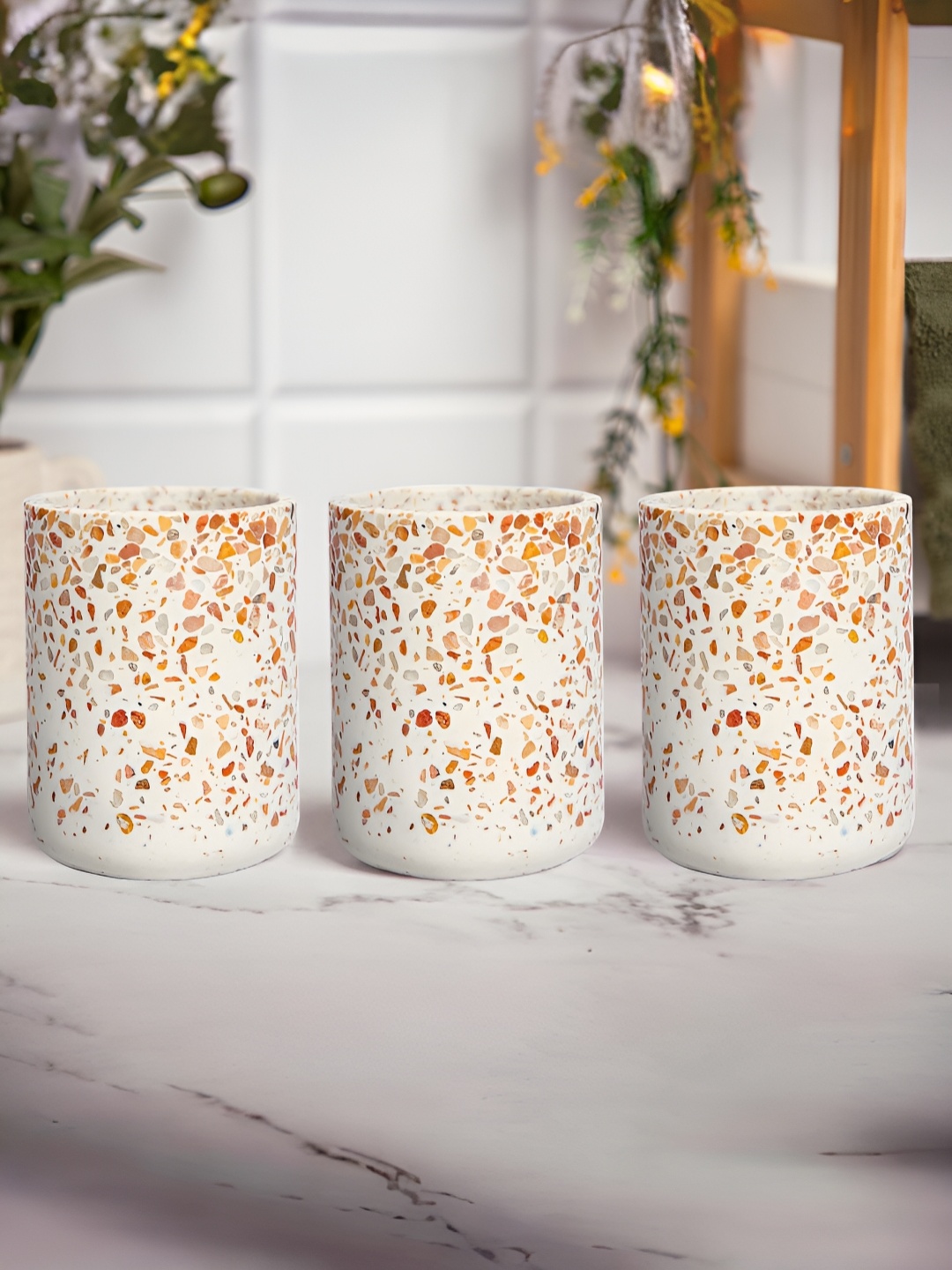 

Anko White & Orange 3 Piece Abstract Toothbrush Holders