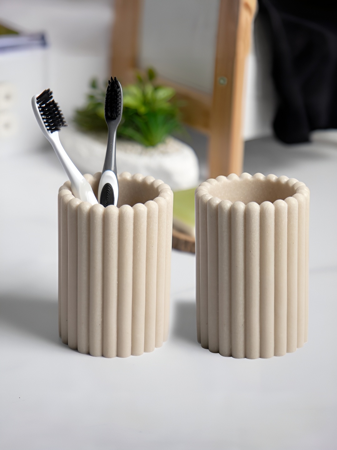 

Anko Beige 2 Piece Textured Resin Toothbrush Holders