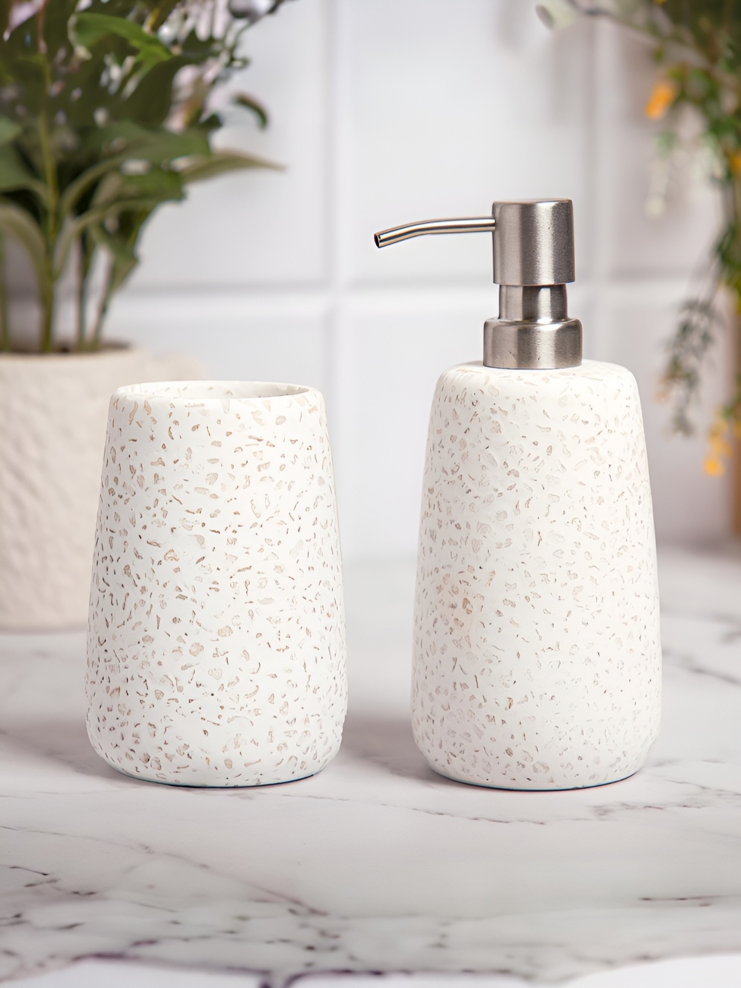 

Anko White & Grey 2 Piece Textured Ceramic Bath Accessories Set