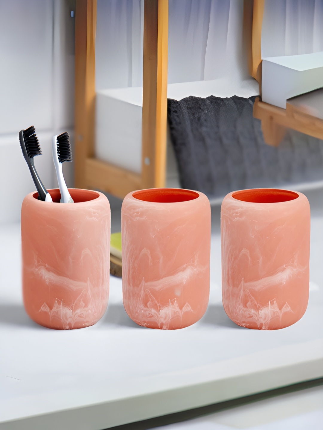 

Anko Pink & White 3 Piece Abstract Resin Toothbrush Holders
