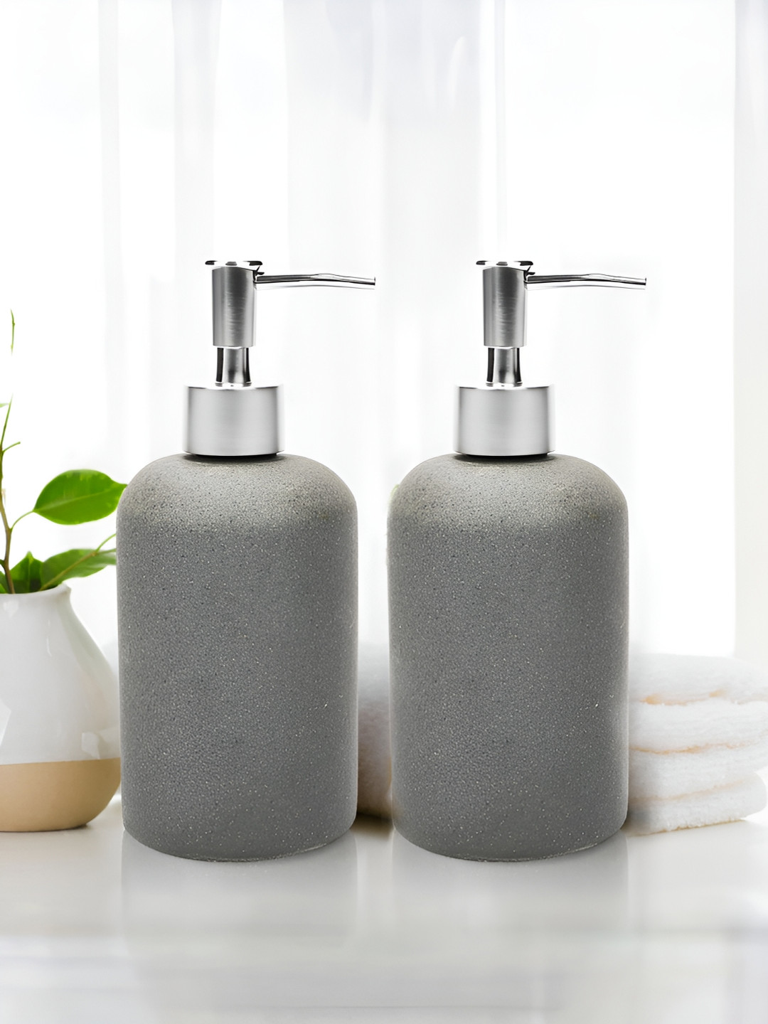 

Anko Black & Silver-Toned 2 Piece Soap Dispenser 400 ml