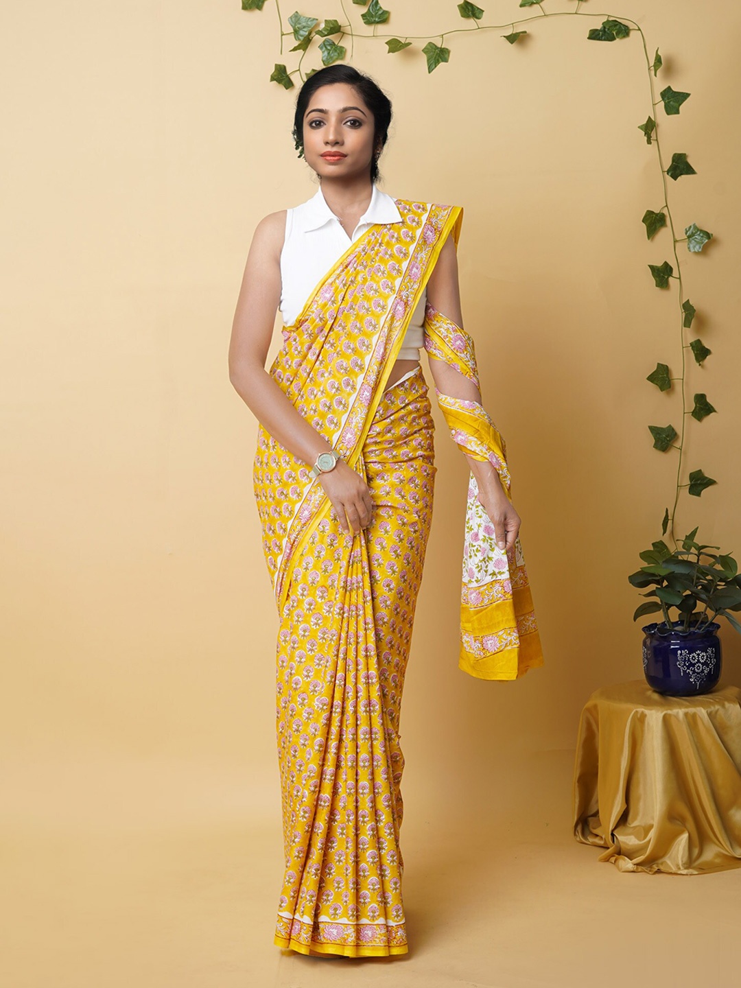

Unnati Silks Ethnic Motifs Pure Cotton Handloom Block Print Saree, Yellow
