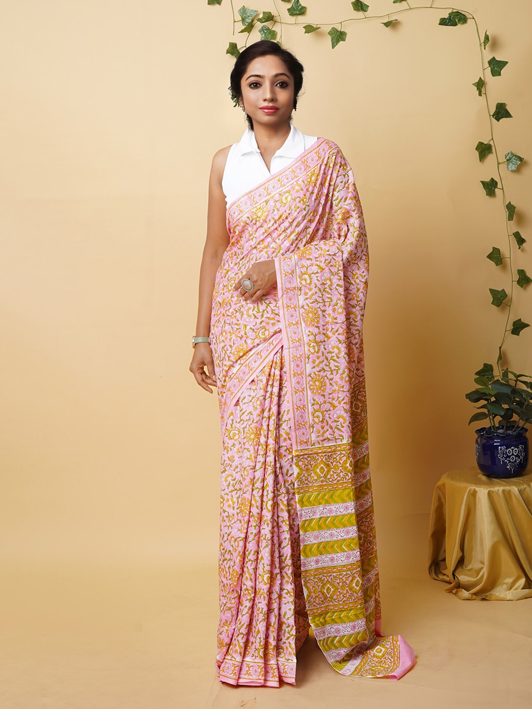 

Unnati Silks Ethnic Motifs Pure Cotton Handloom Block Print Saree, Pink