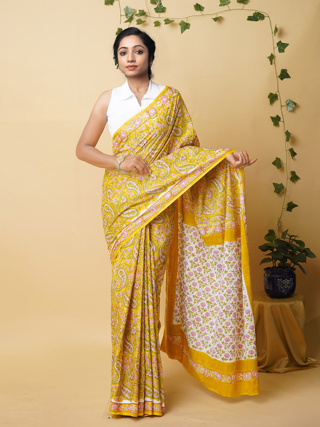 

Unnati Silks Floral Pure Cotton Handloom Block Print Saree, Yellow