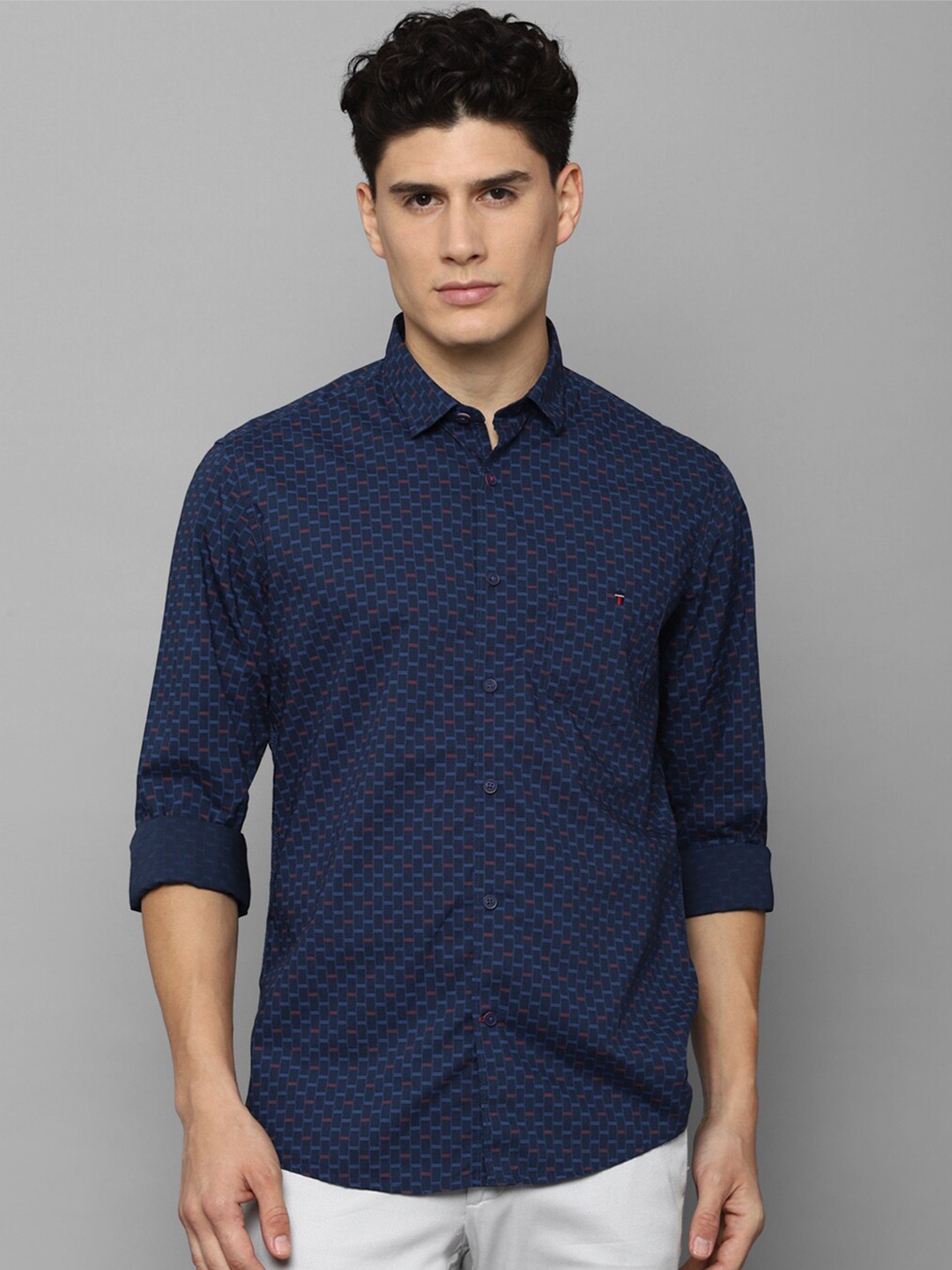 

Louis Philippe Sport Slim Fit Geometric Printed Pure Cotton Casual Shirt, Navy blue