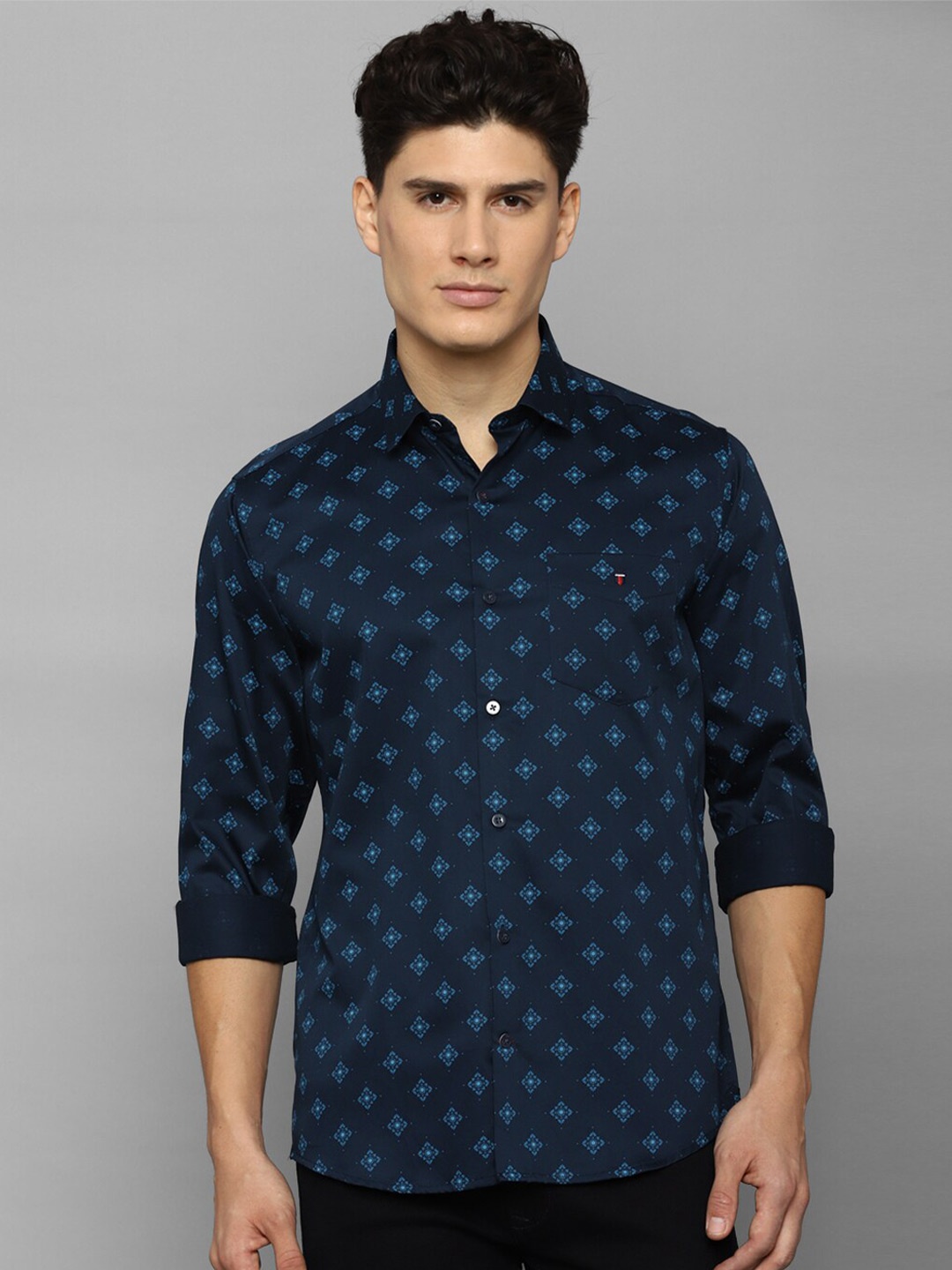 

Louis Philippe Sport Slim Fit Floral Printed Pure Cotton Casual Shirt, Navy blue