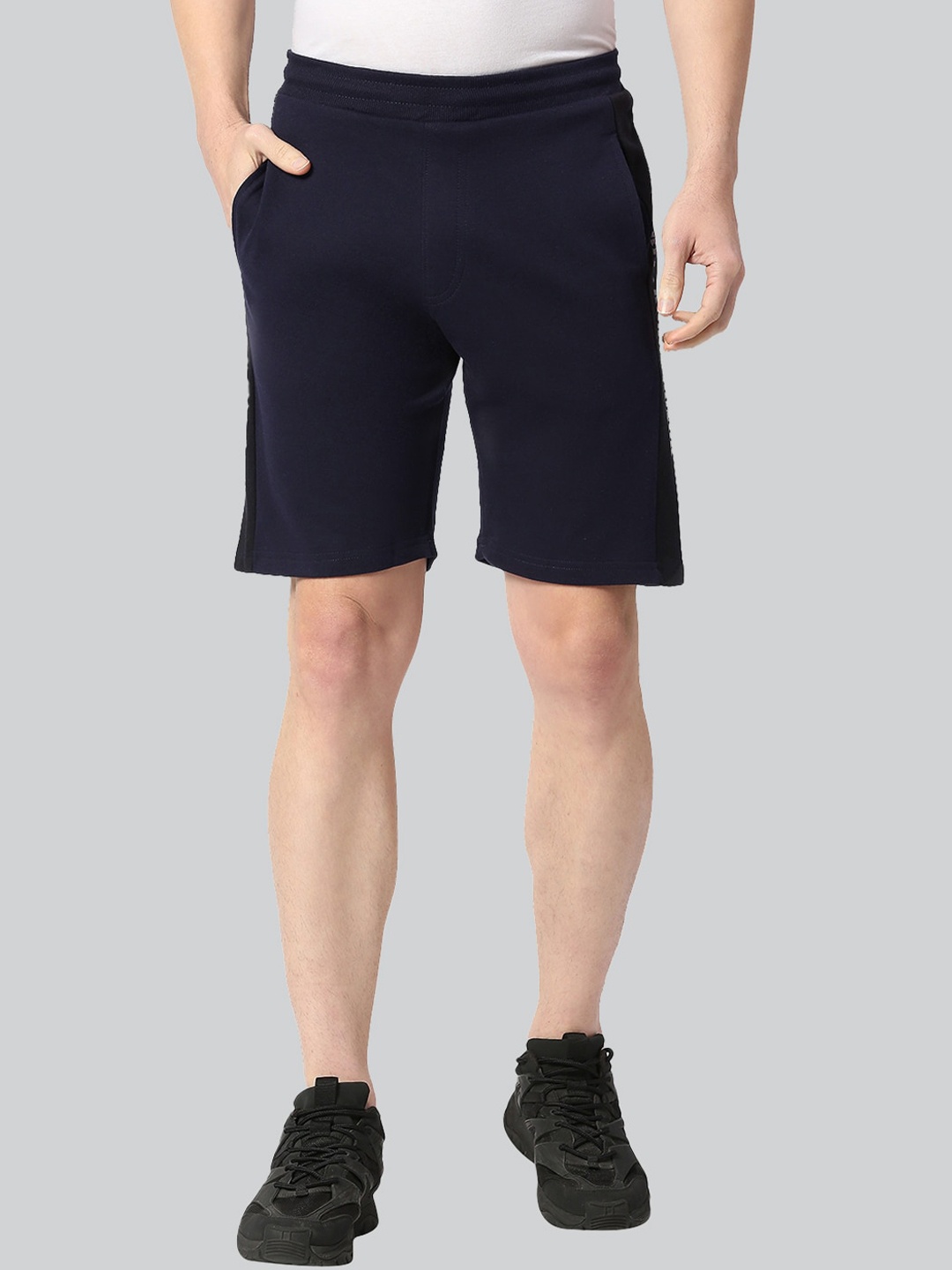 

USMC Men Relaxed Fit Above Knee Length Mid Rise Cotton Shorts, Navy blue