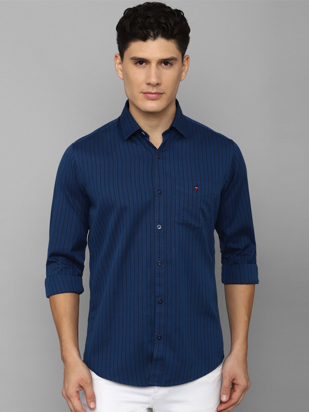 

Louis Philippe Sport Slim Fit Vertical Striped Pure Cotton Casual Shirt, Navy blue