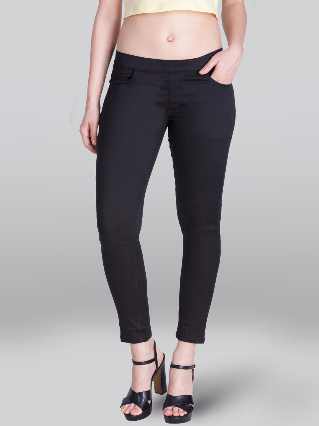 

LYRA Women Skinny Fit Denim Jeggings, Black