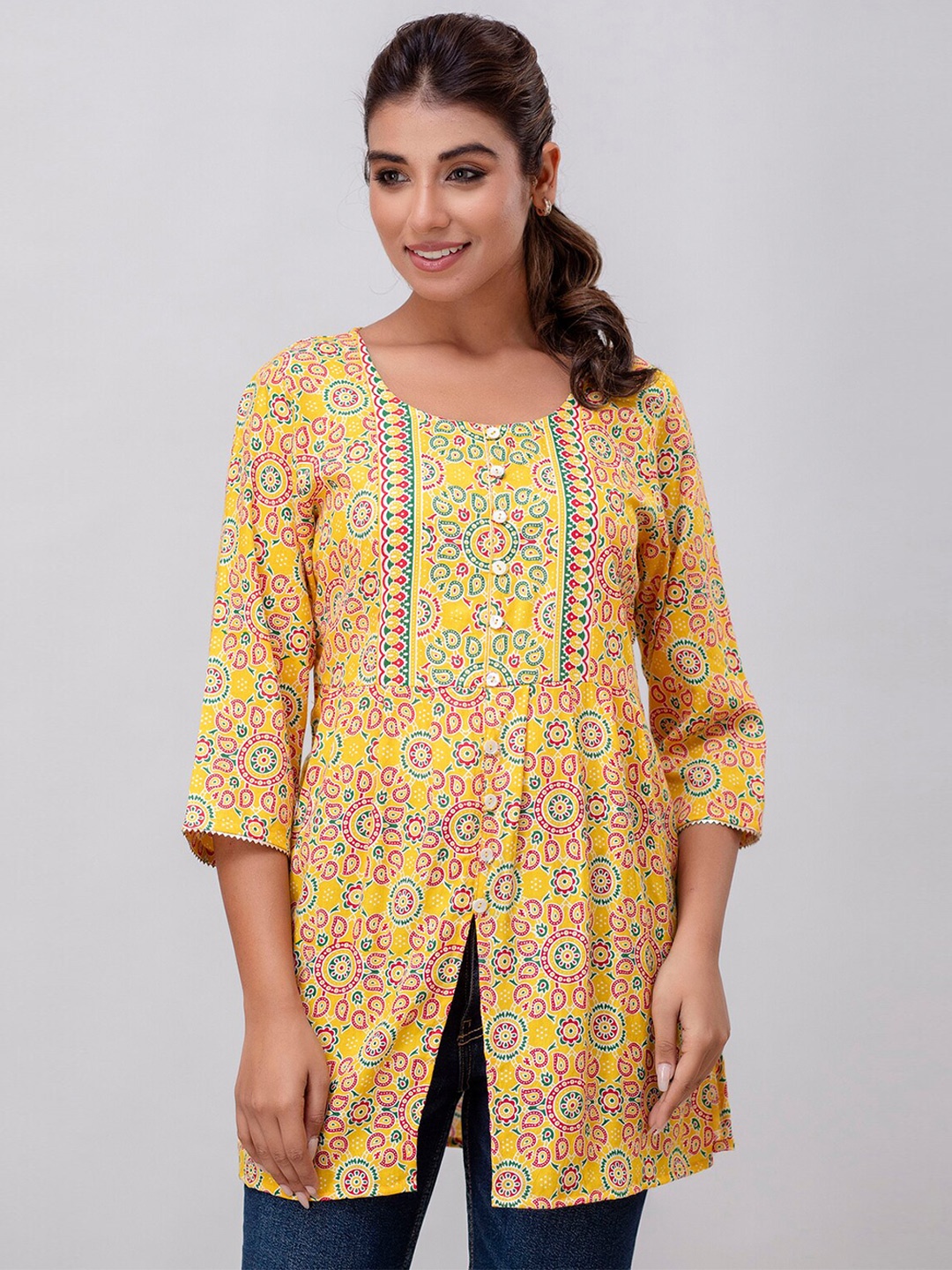 

Prakhya Floral Printed Straight Kurti, Yellow