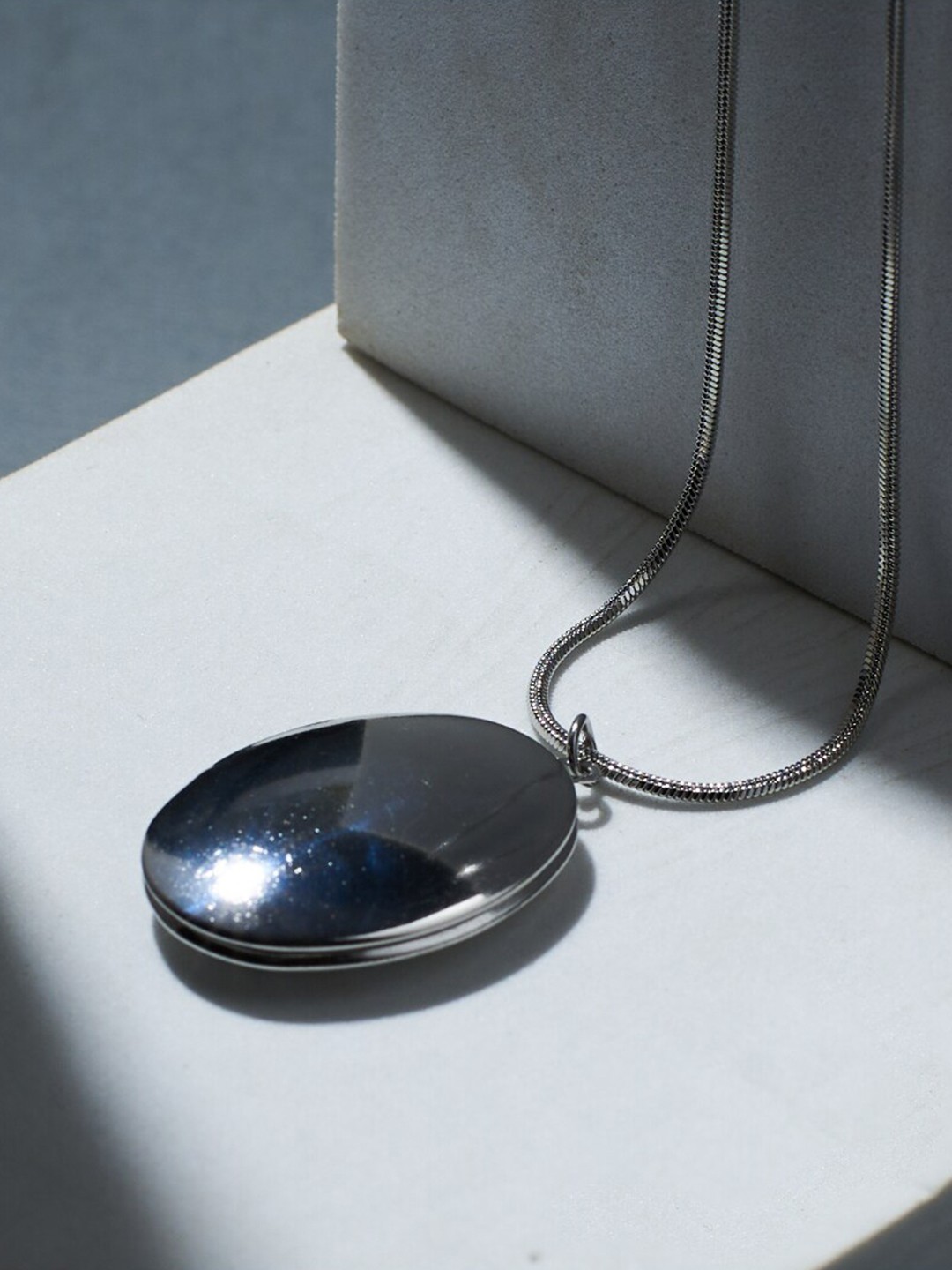 

DressBerry Stainless Steel Openable Pendant Necklace, Silver