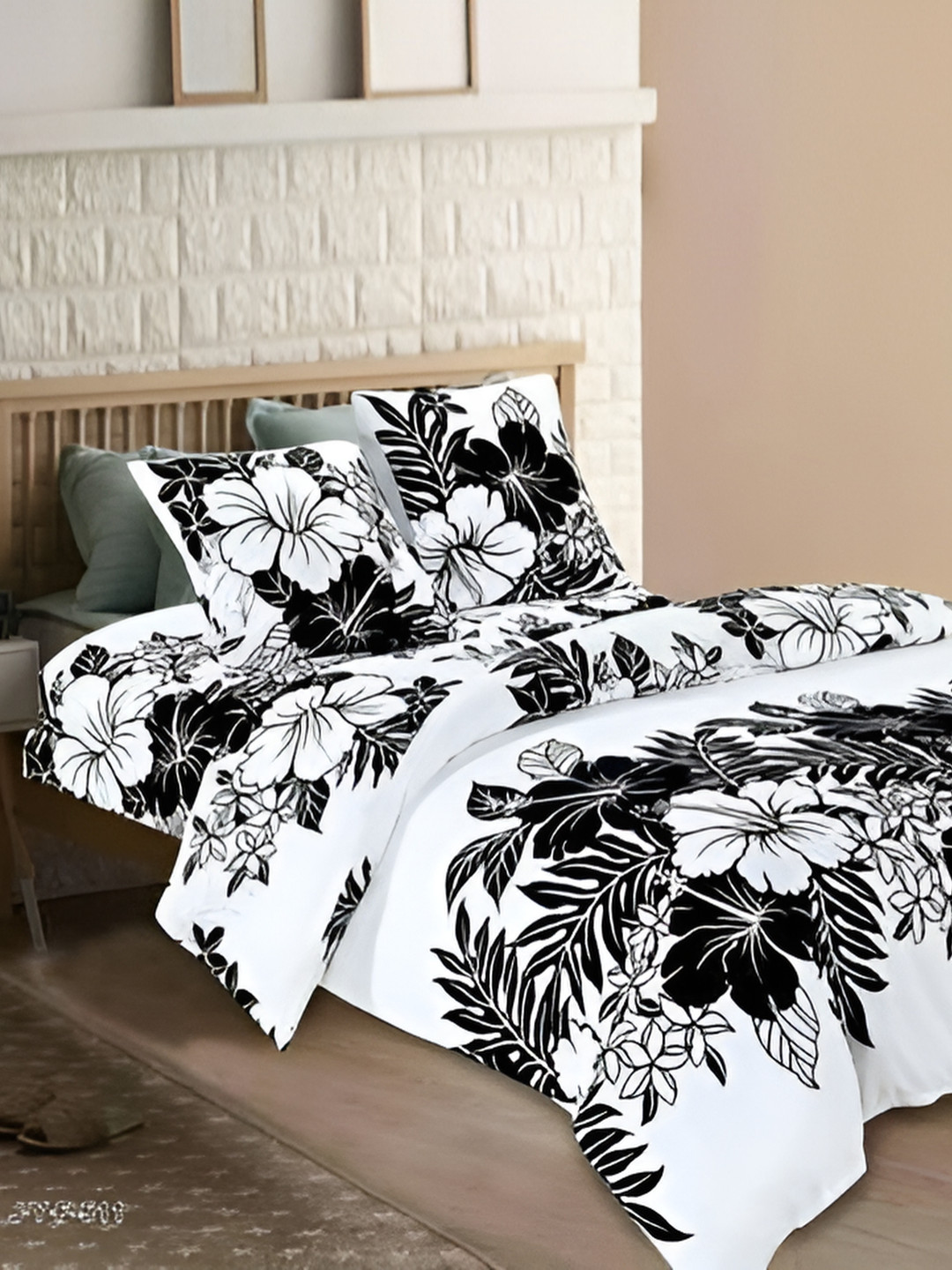 

Supreme Home Collective White & Black 144 TC Queen Bedsheet with 2 Pillow Covers