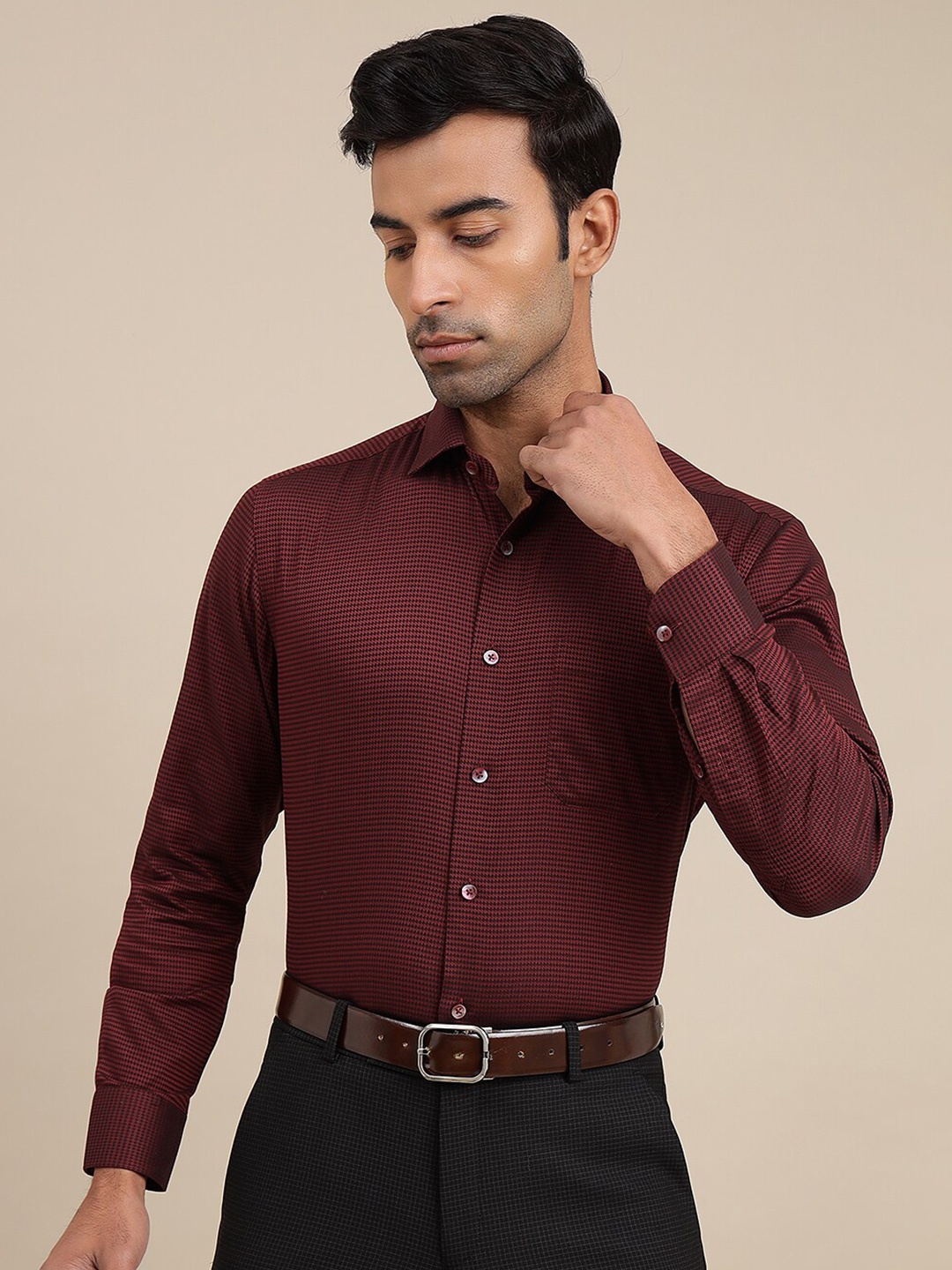 

METAL Micro Ditsy Slim Fit Long Sleeves Cotton Formal Shirt, Maroon