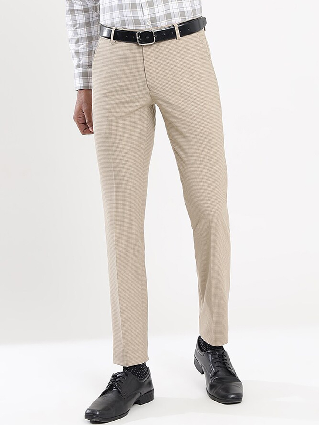 

JADE BLUE Men Checked Mid-Rise Slim Fit Trousers, Beige