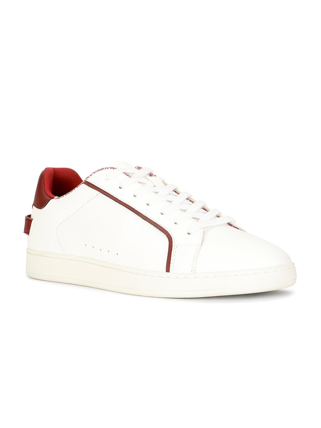 

Bata Men Round Toe Sneakers, White