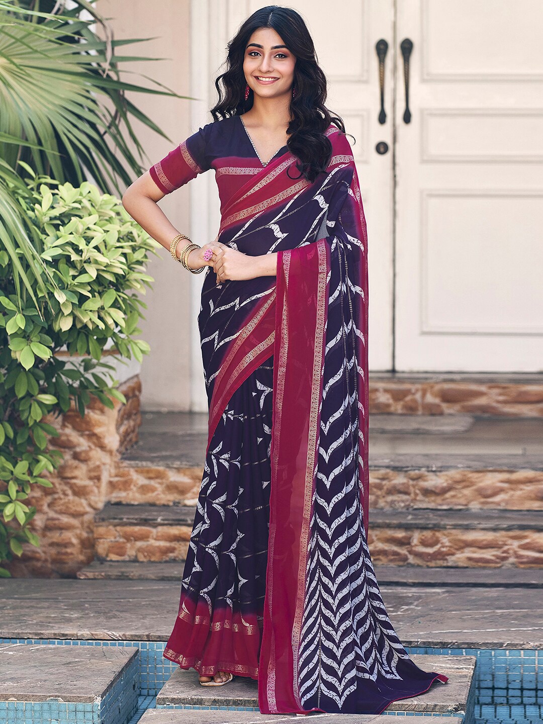 

Mitera Geometric Printed Zari Gadwal Saree, Navy blue