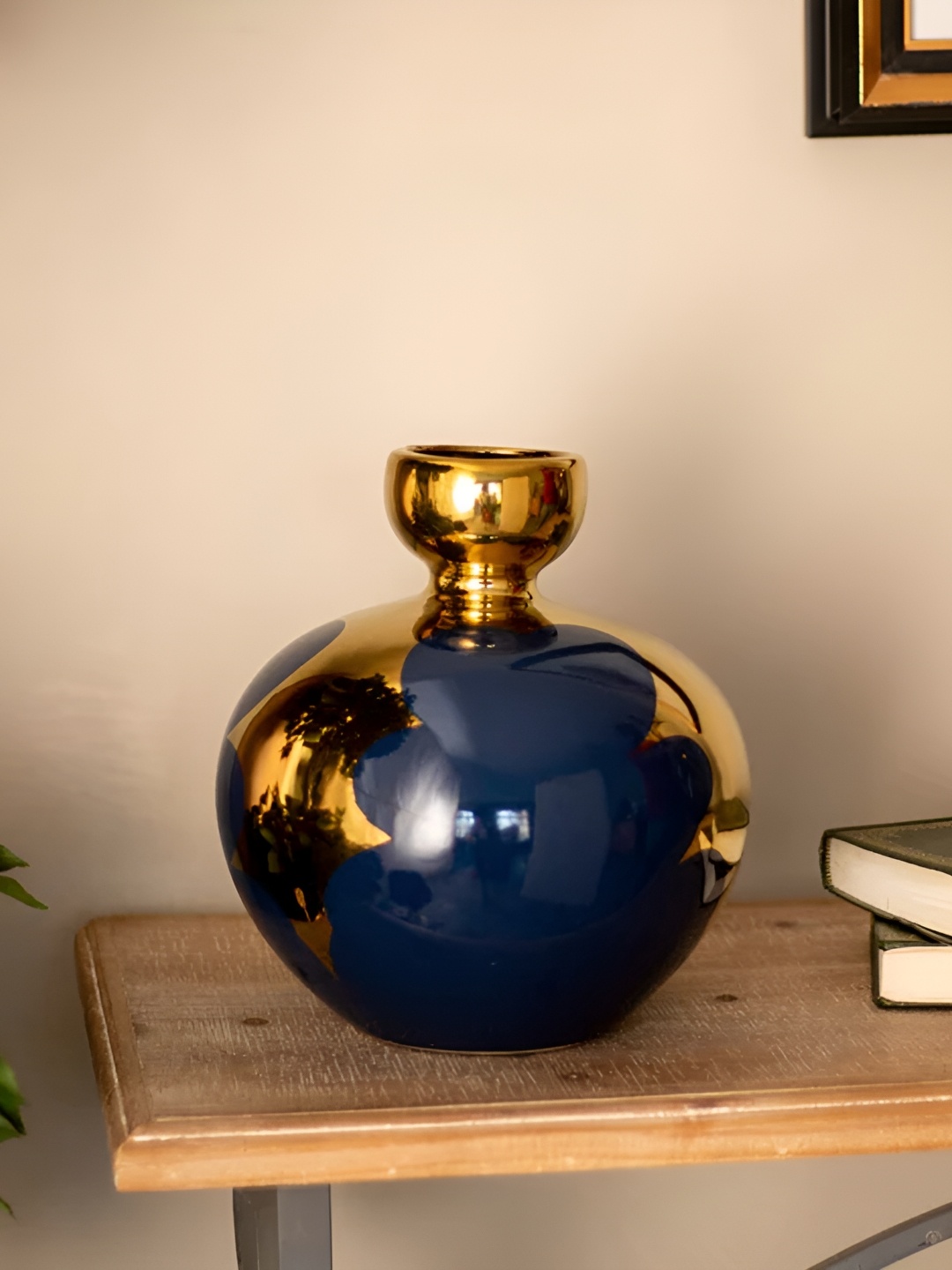 

THEDECORKART Gold Toned Ceramic Figurine Showpiece