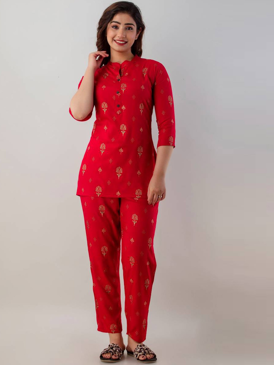 

PARIKSHIT Floral Printed Mandarin Collar Thread Work Straight Kurti With Trouser, Red