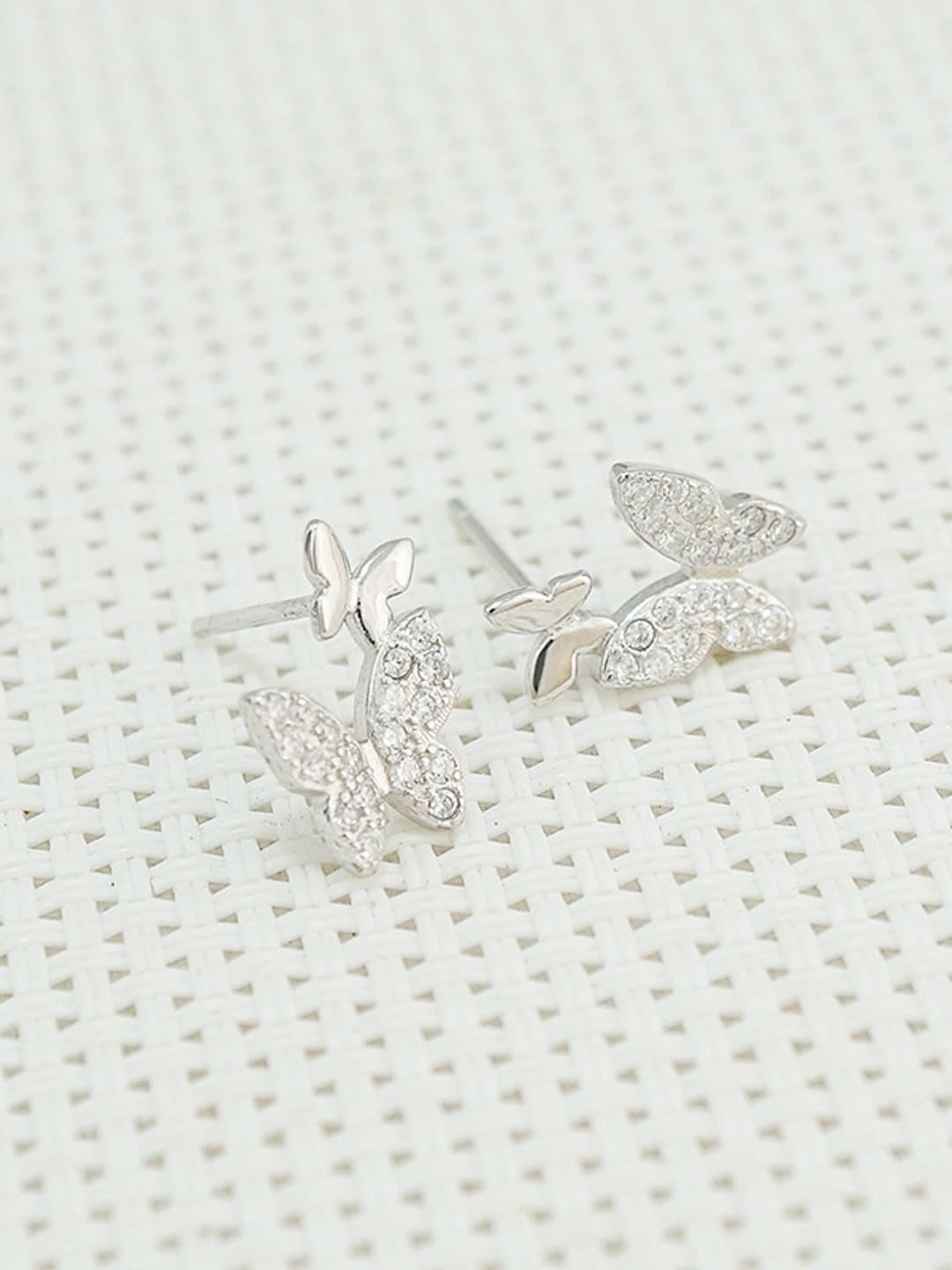 

FIMBUL Silver-Plated Stainless Steel Zircon Classic Stud Earrings