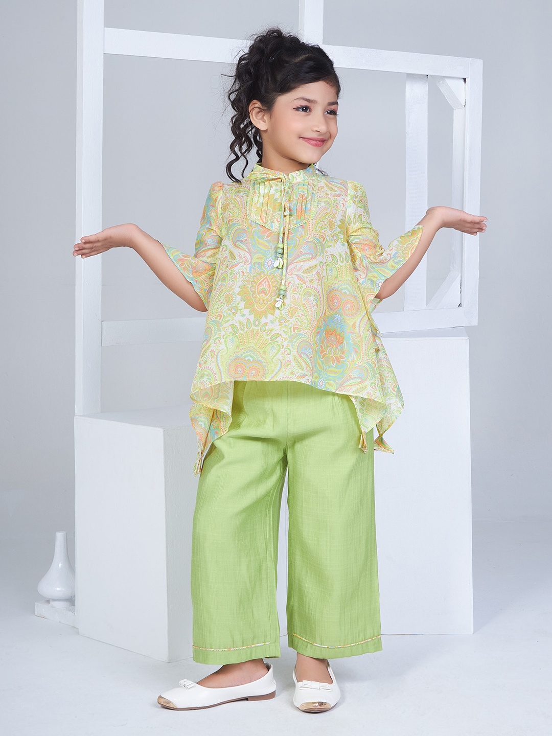 

Peppermint Girls Printed Mandarin Collar Top with Capri, Green