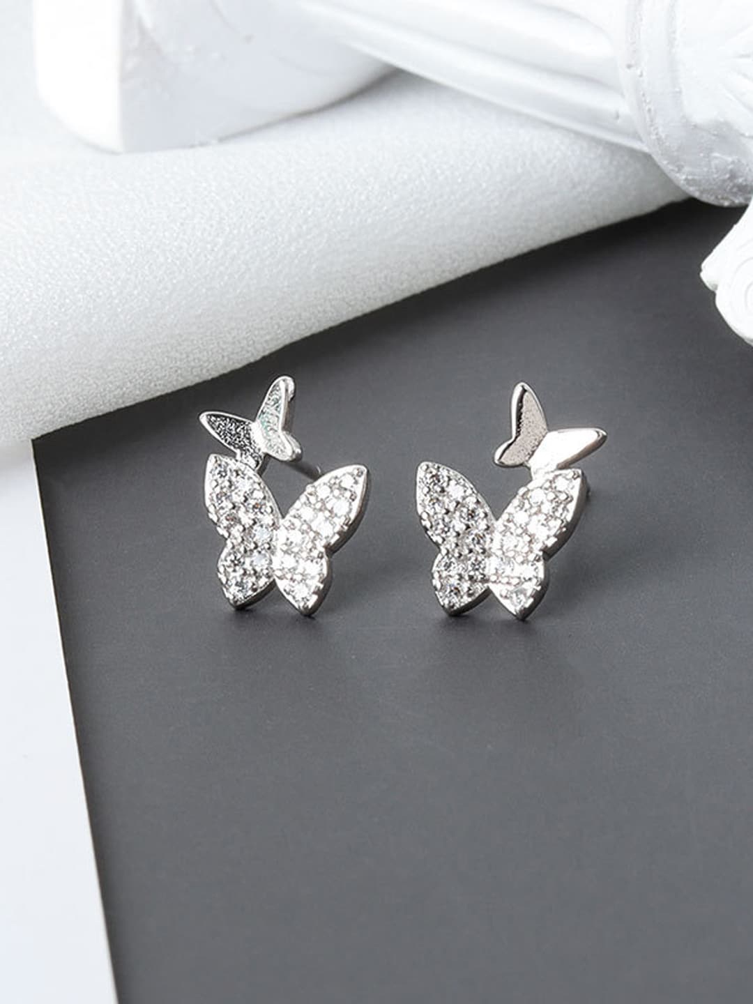 

FIMBUL Silver-Plated Zircon-Studded Butterfly Shaped Studs Earrings