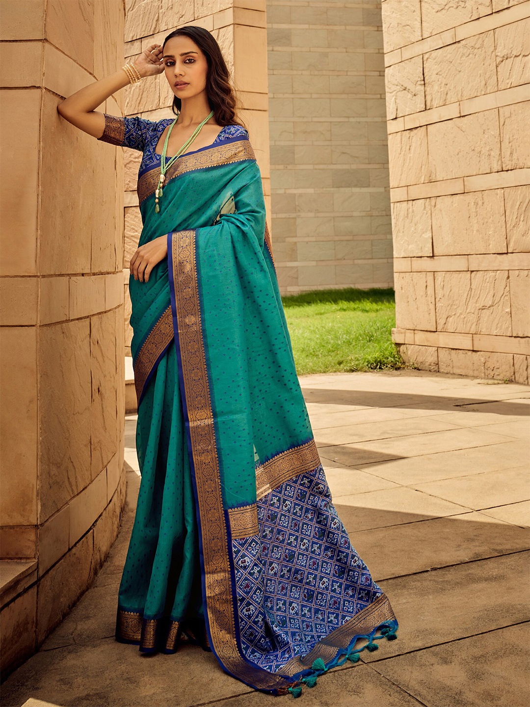 

elora Bandhani Printed Patola Zari Saree, Teal