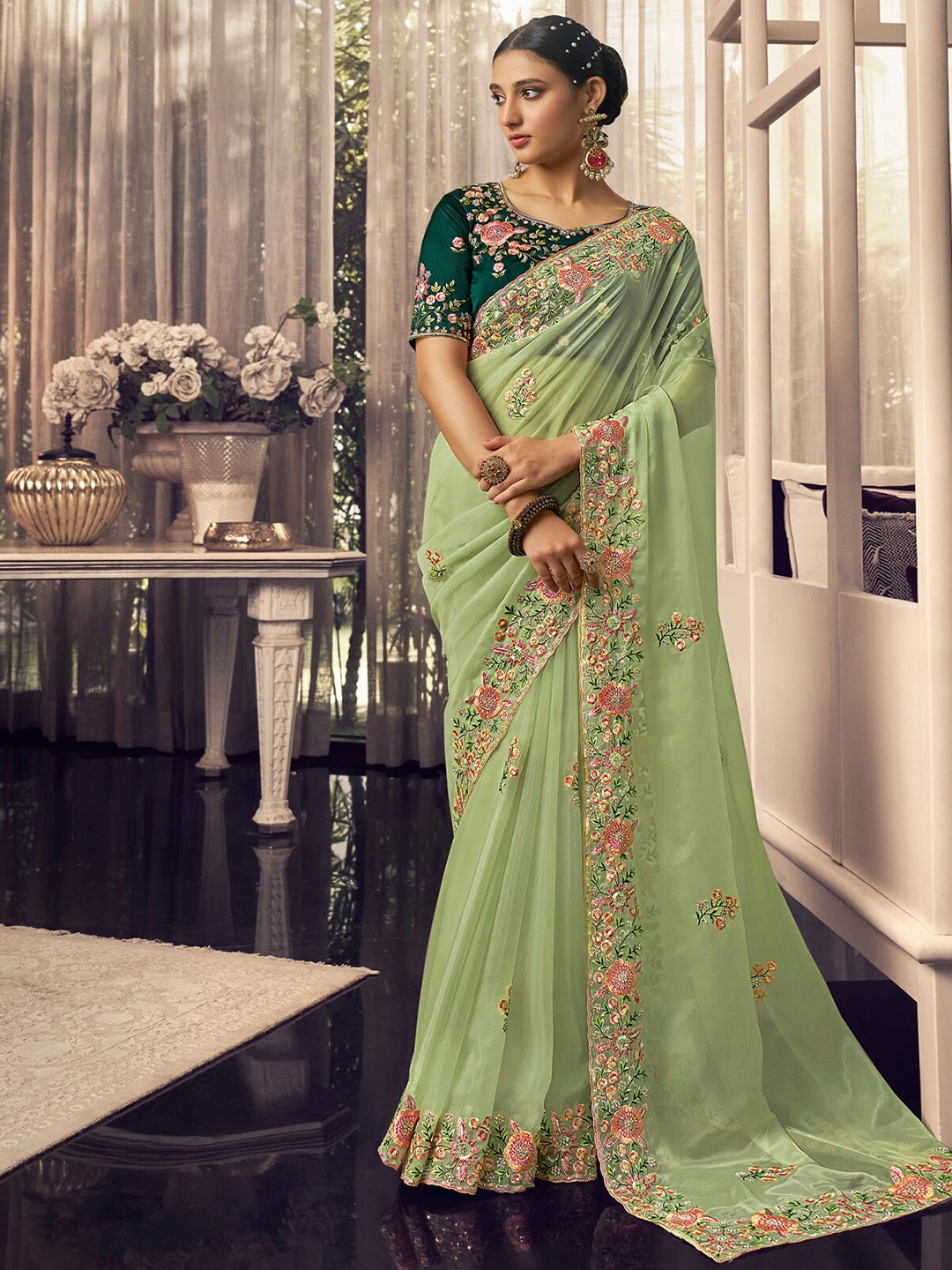 

ODETTE Ethnic Motifs Embroidered Saree, Green