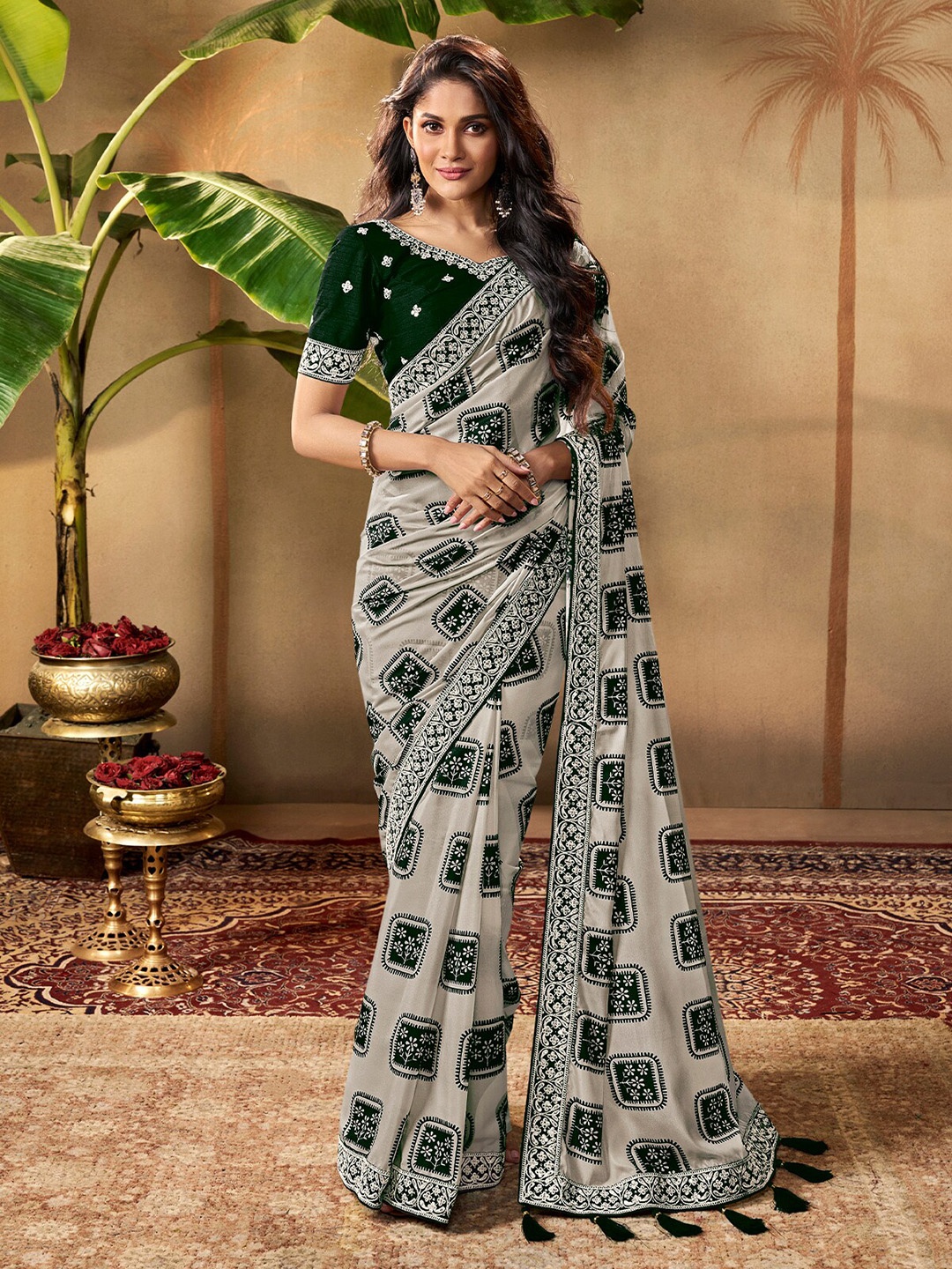 

ODETTE Ethnic Motifs Printed Embroidered Saree, White