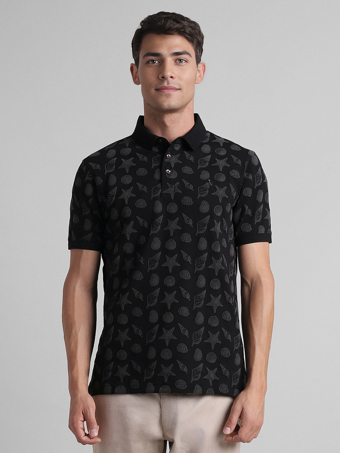 

SIMON CARTER LONDON Men Printed Polo Collar Pockets Slim Fit T-shirt, Black