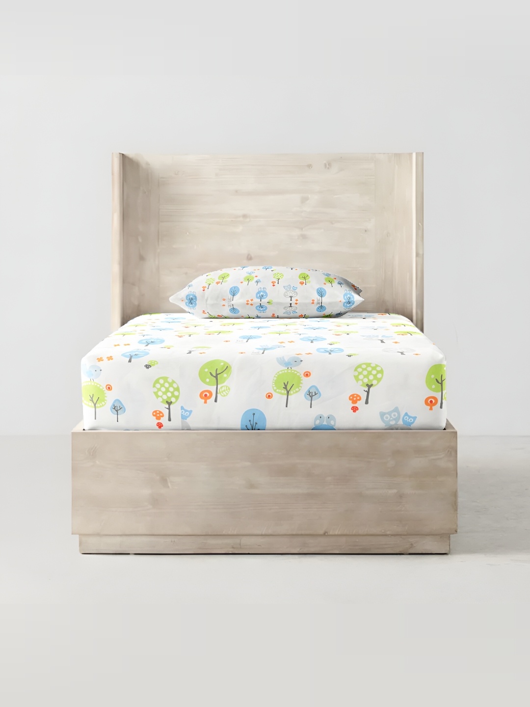 

THE BABY ATELIER White Printed Cotton Fitted 350 TC Single Bedsheet With Pillow Covers