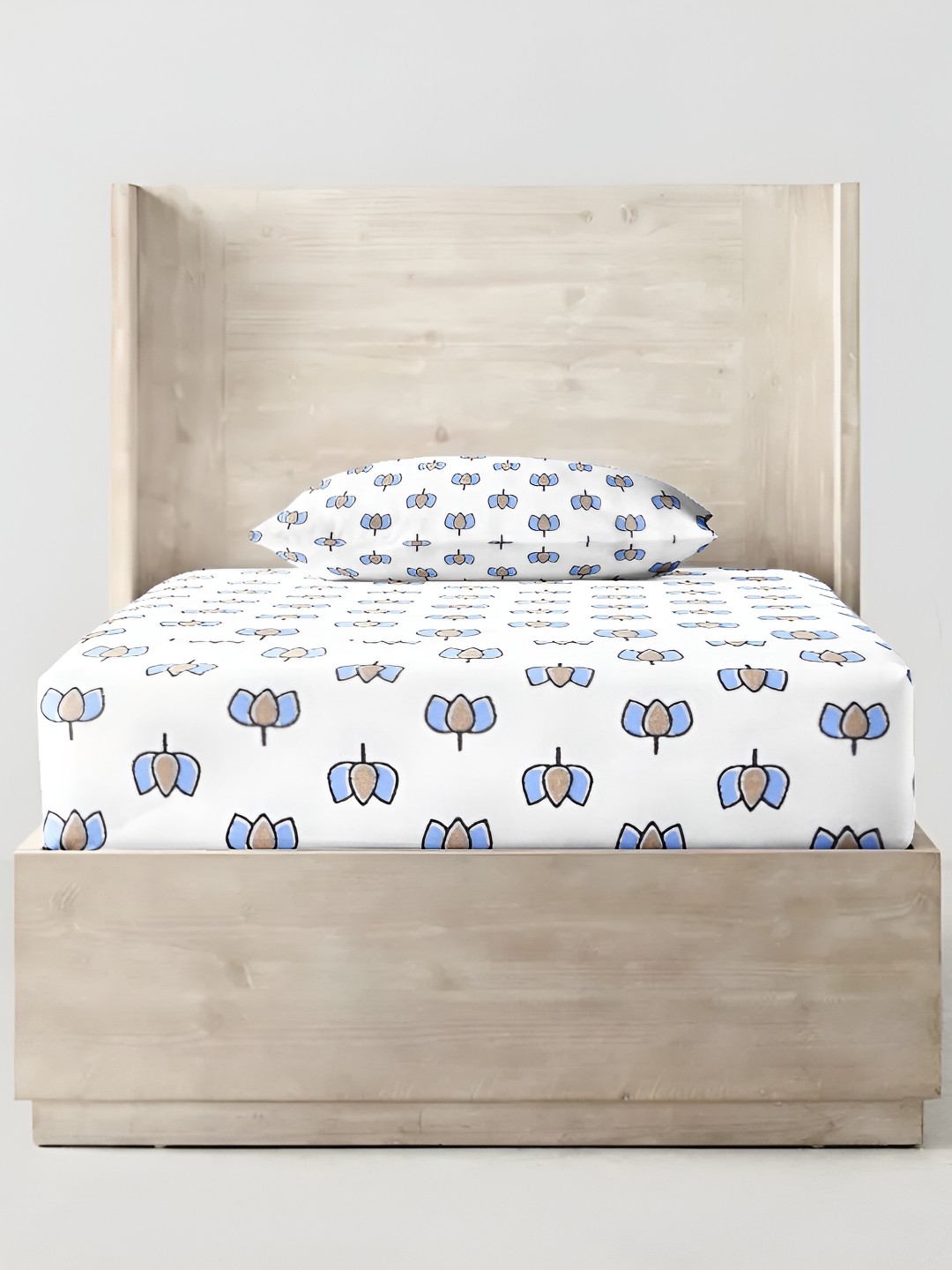 

THE BABY ATELIER White Printed Cotton Fitted 350 TC Single Bedsheet With Pillow Covers
