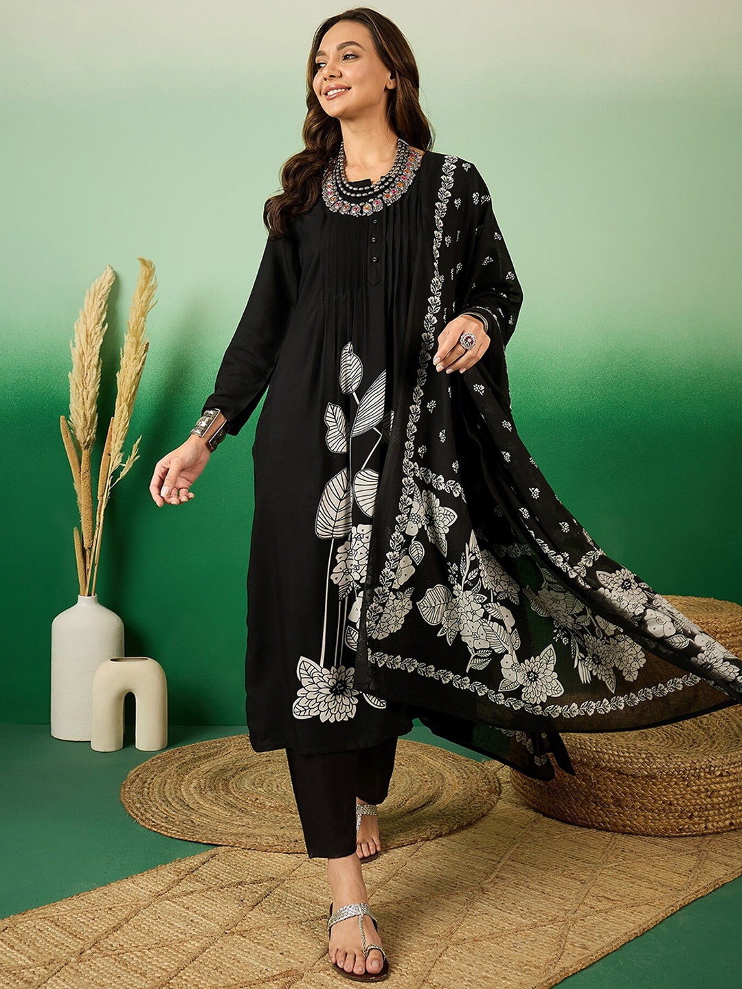 

Sangria Floral Printed A-Line Kurta With Trouser & Dupatta, Black