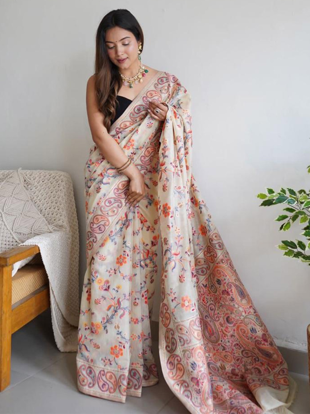 

bansari textiles Kalamkari Printed Silk Cotton Banarasi Saree, Cream