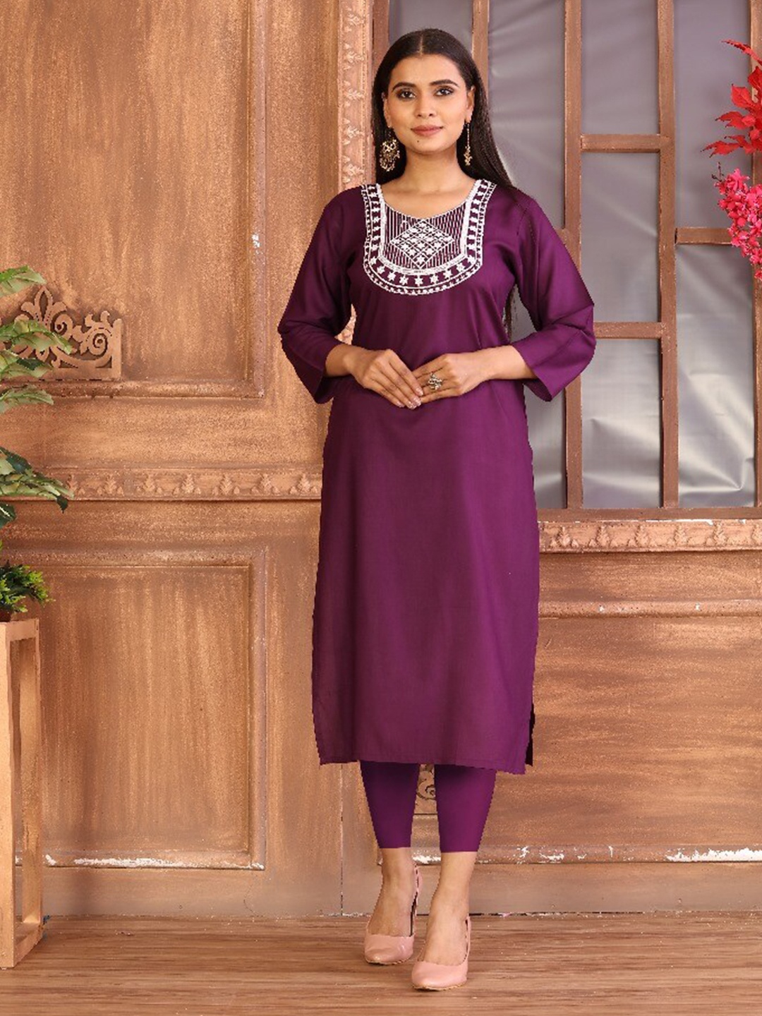 

HETVI CREATION Embroidered Straight Kurta, Purple