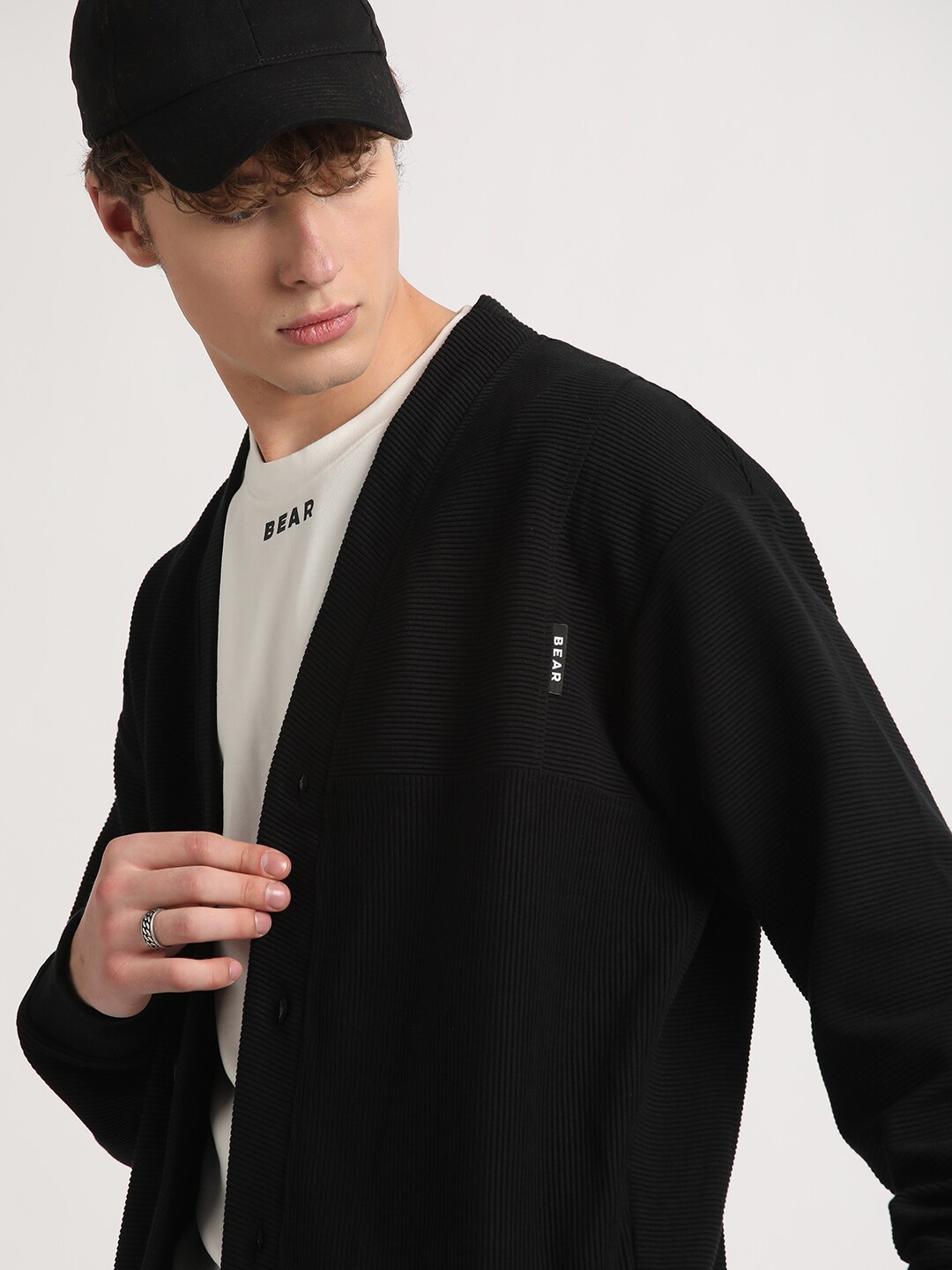 

THE BEAR HOUSE Self Design V-Neck Front-Open Sweatshirt, Black