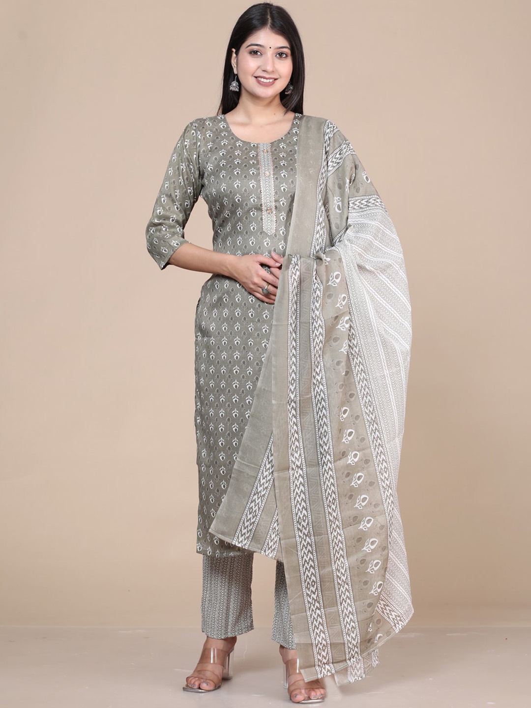 

HERE&NOW Grey Floral Printed Round Neck Kurta with Trousers & Dupatta