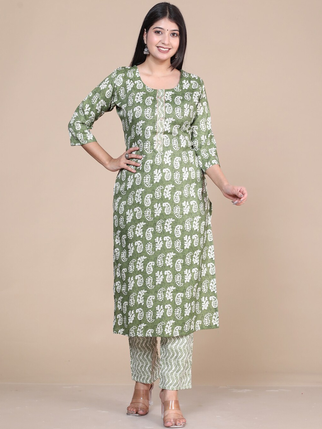 

HERE&NOW Green Floral Printed Round Neck Kurta with Trousers & Dupatta