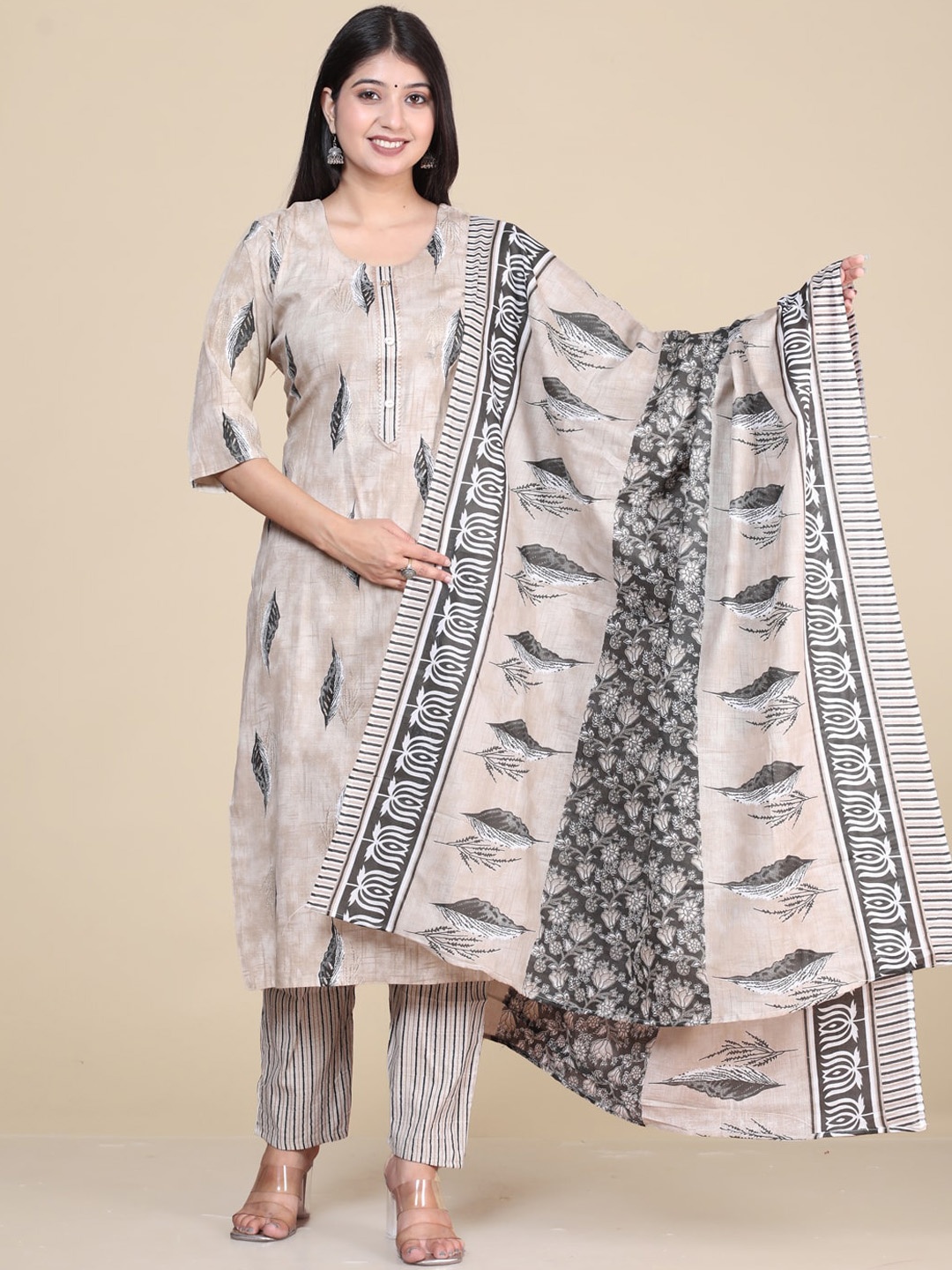

HERE&NOW Cream Floral Printed Round Neck Kurta with Trousers & Dupatta