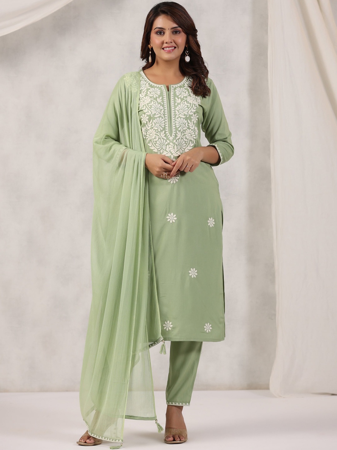 INDYES Floral Embroidered Regular Thread Work Straight Kurta With Trousers & Dupatta, Green