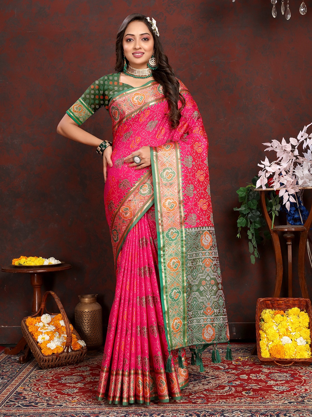 

YAVIRA SILK Ethnic Motifs Woven Design Zari Patola Saree, Red