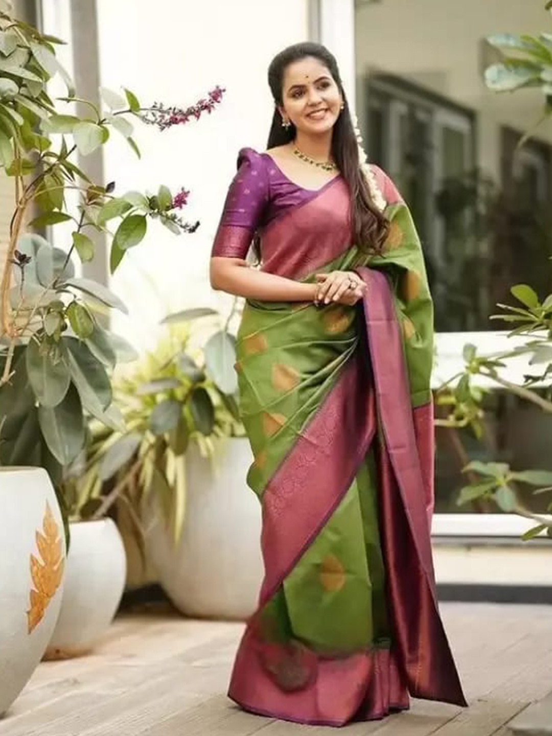 

KALINI Ethnic Motifs Woven Design Zari Kanjeevaram Saree, Green