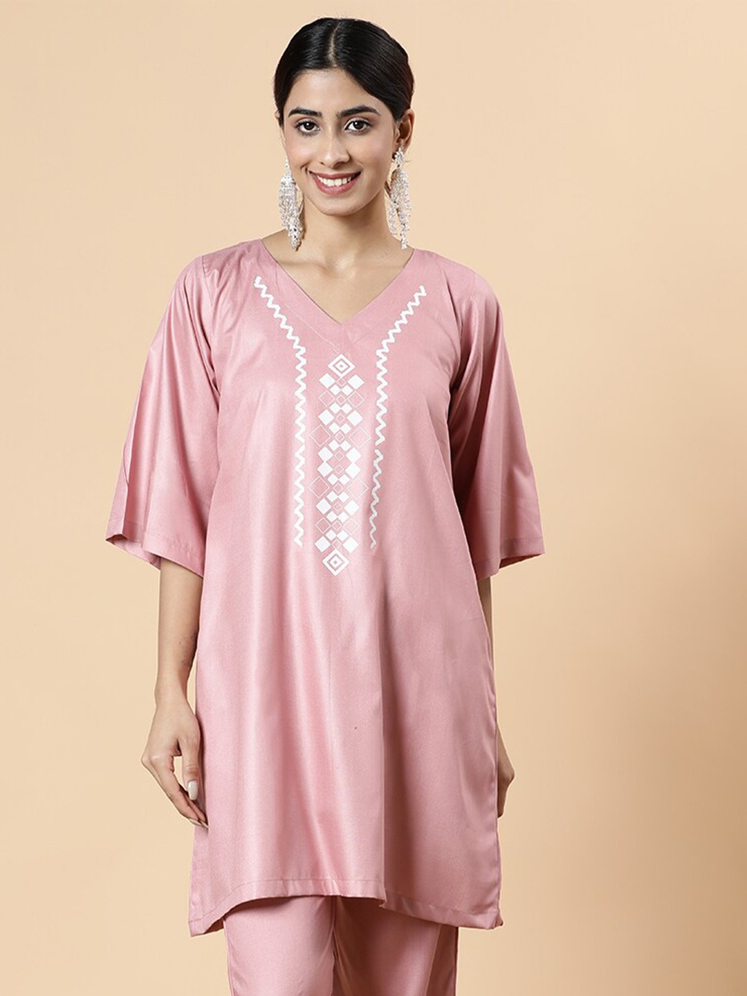 

LetsDressUp Ethnic Motifs Printed V-Neck Straight Kurti, Pink