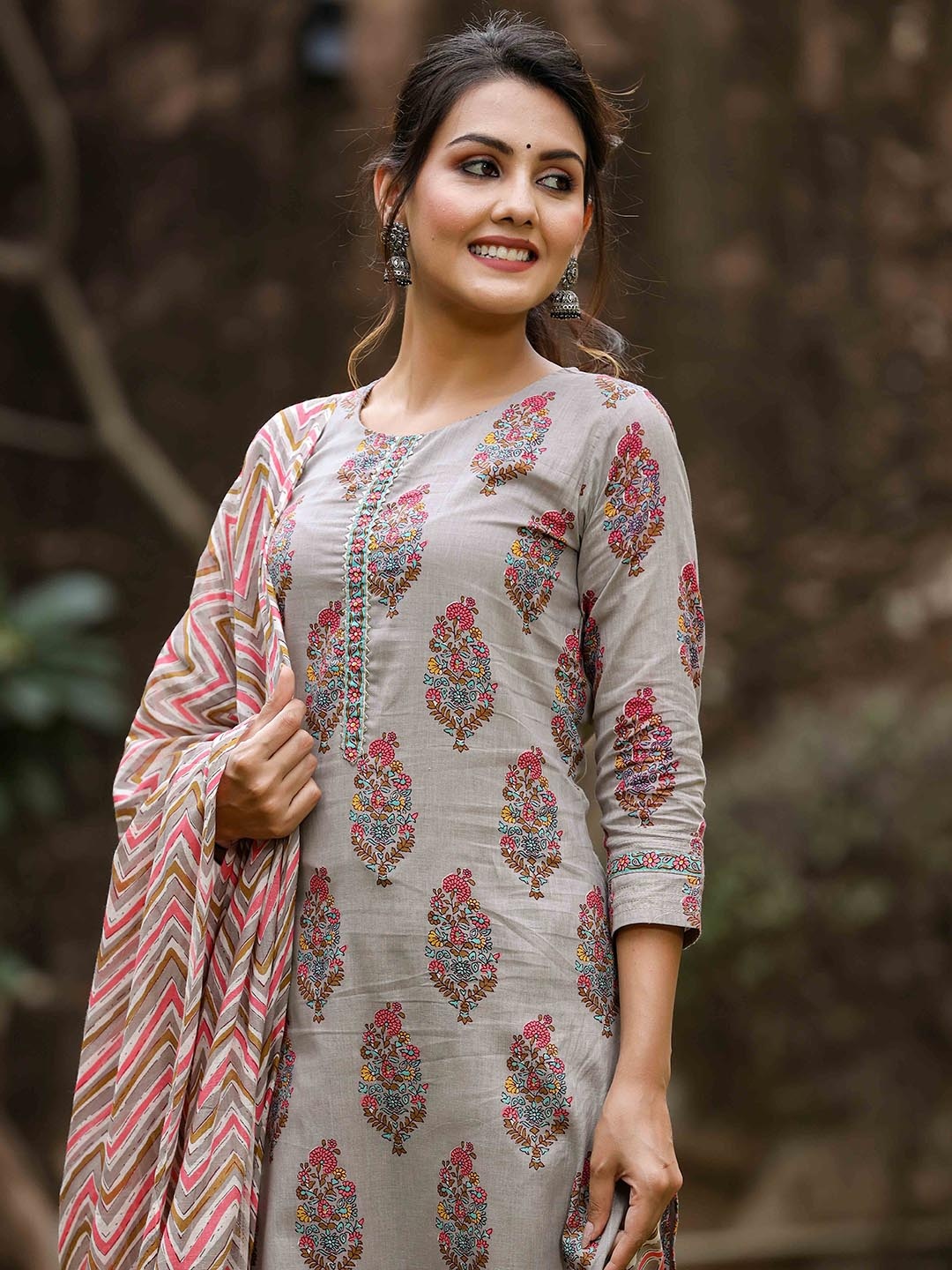 

AHIKA Ethnic Motifs Printed Straight Gotta Patti Kurta with Trousers & Dupatta, Grey