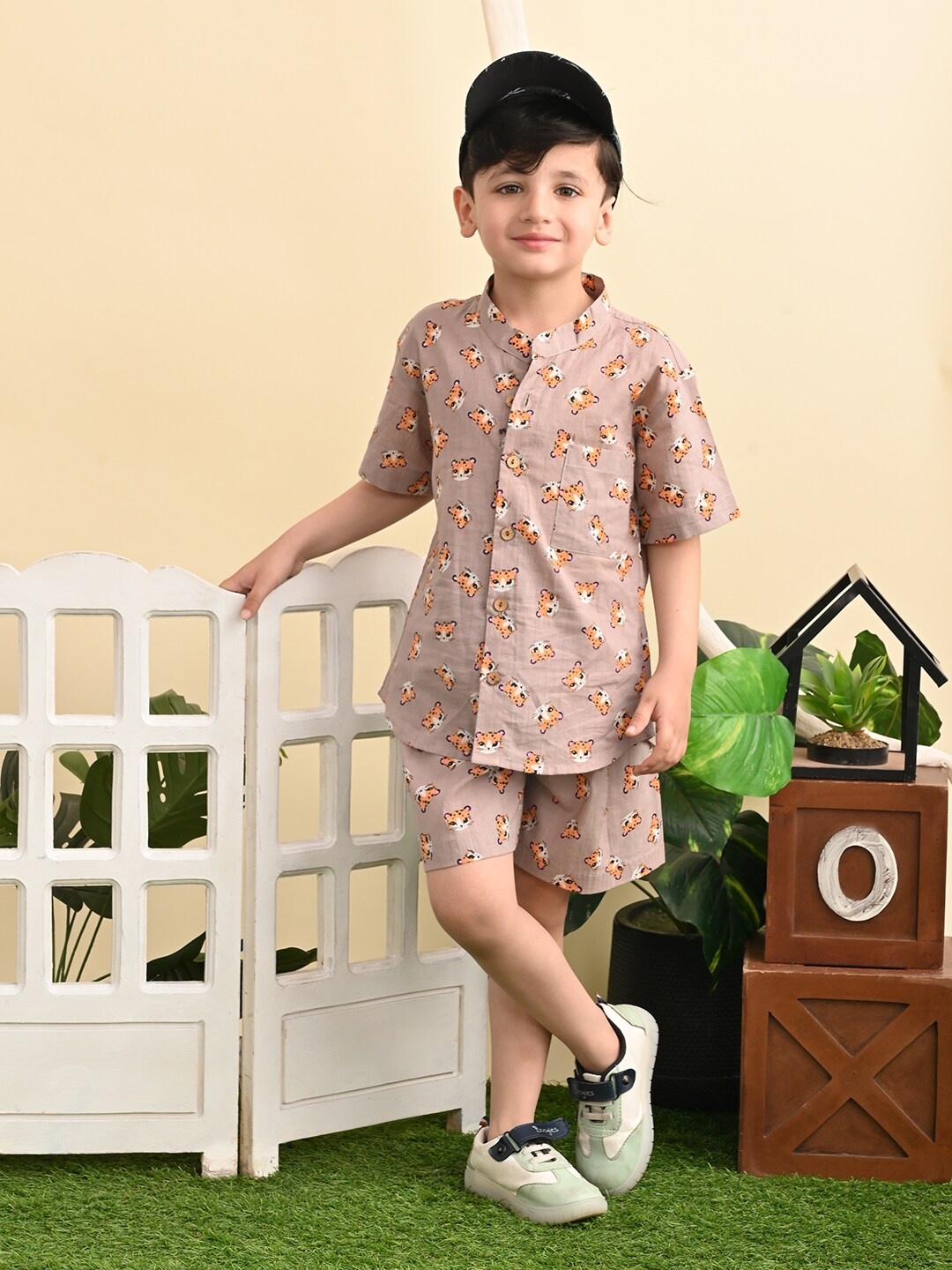 

Superminis Boys Conversational Printed Shirt With Shorts, Brown