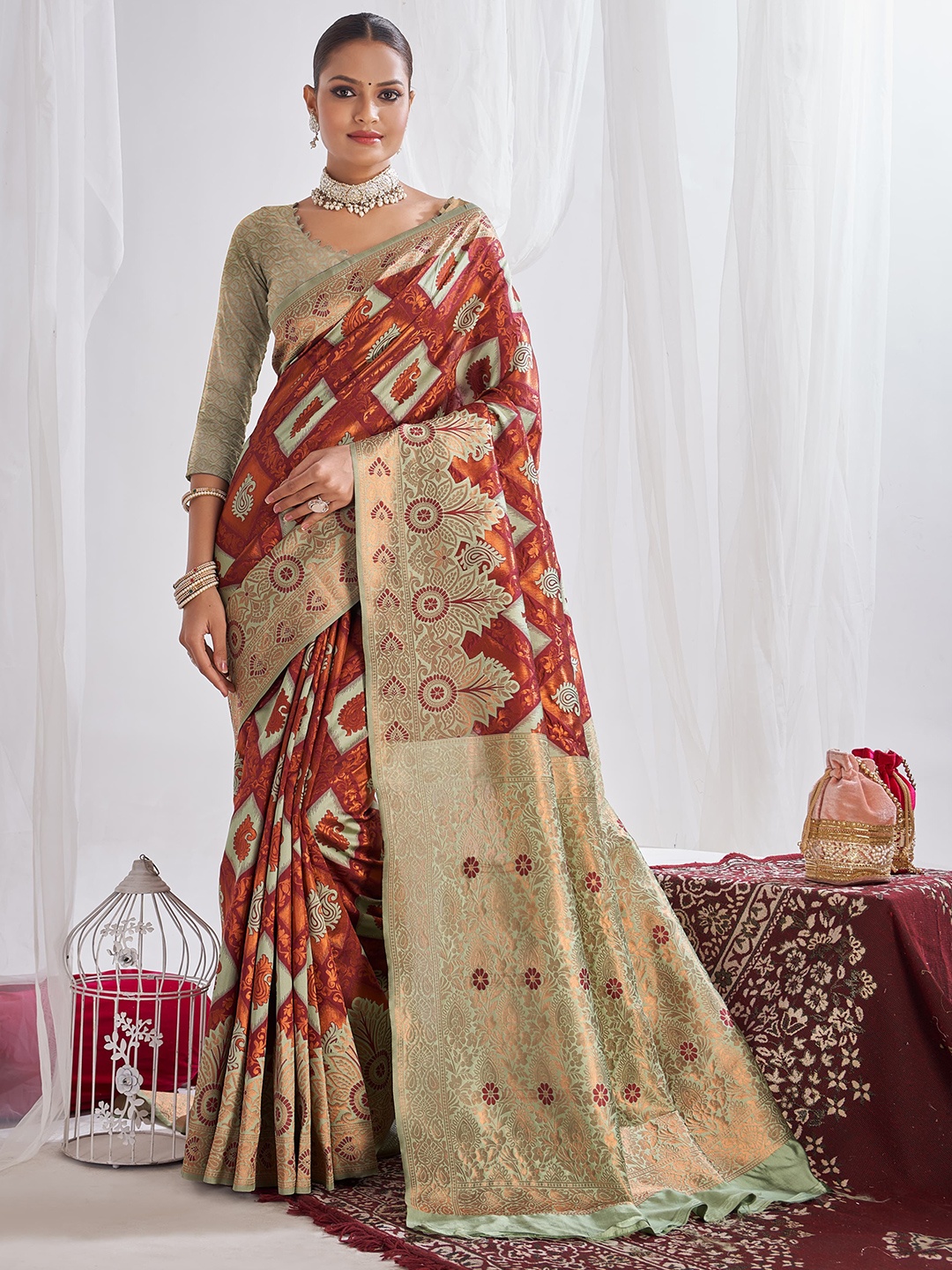 

Jinax Ethnic Motifs Woven Design Zari Banarasi Saree, Maroon