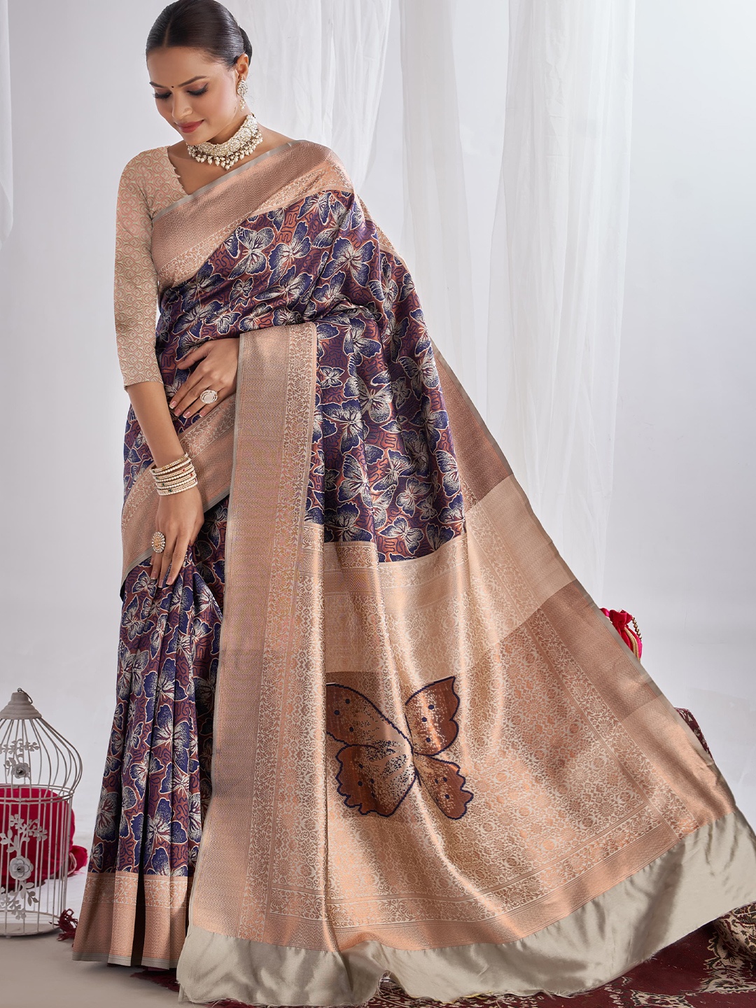 

Jinax Ethnic Motifs Woven Design Zari Banarasi Saree, Navy blue