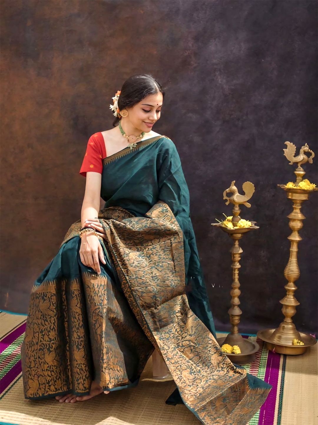 

Jinax Ethnic Motifs Woven Design Zari Banarasi Saree, Green